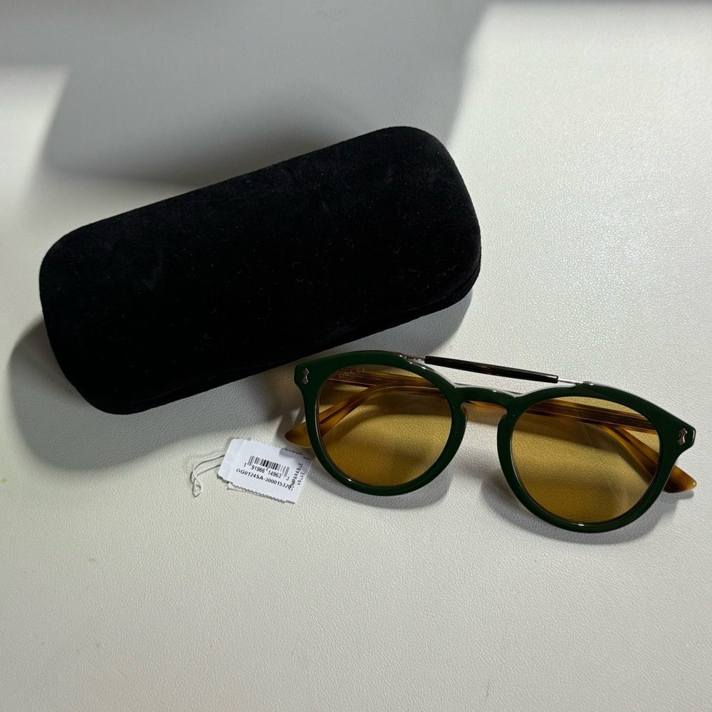 [SOLD] Gucci Boston Brow Bar Round Retro Sunglasses